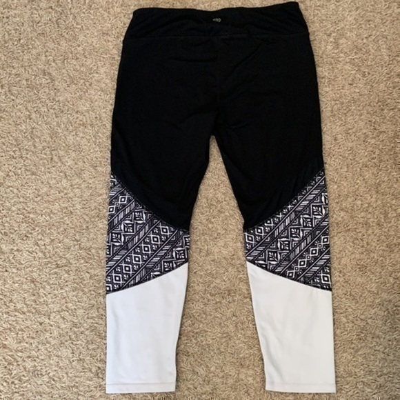 Gaiam yoga pants size medium - Picture 6 of 8